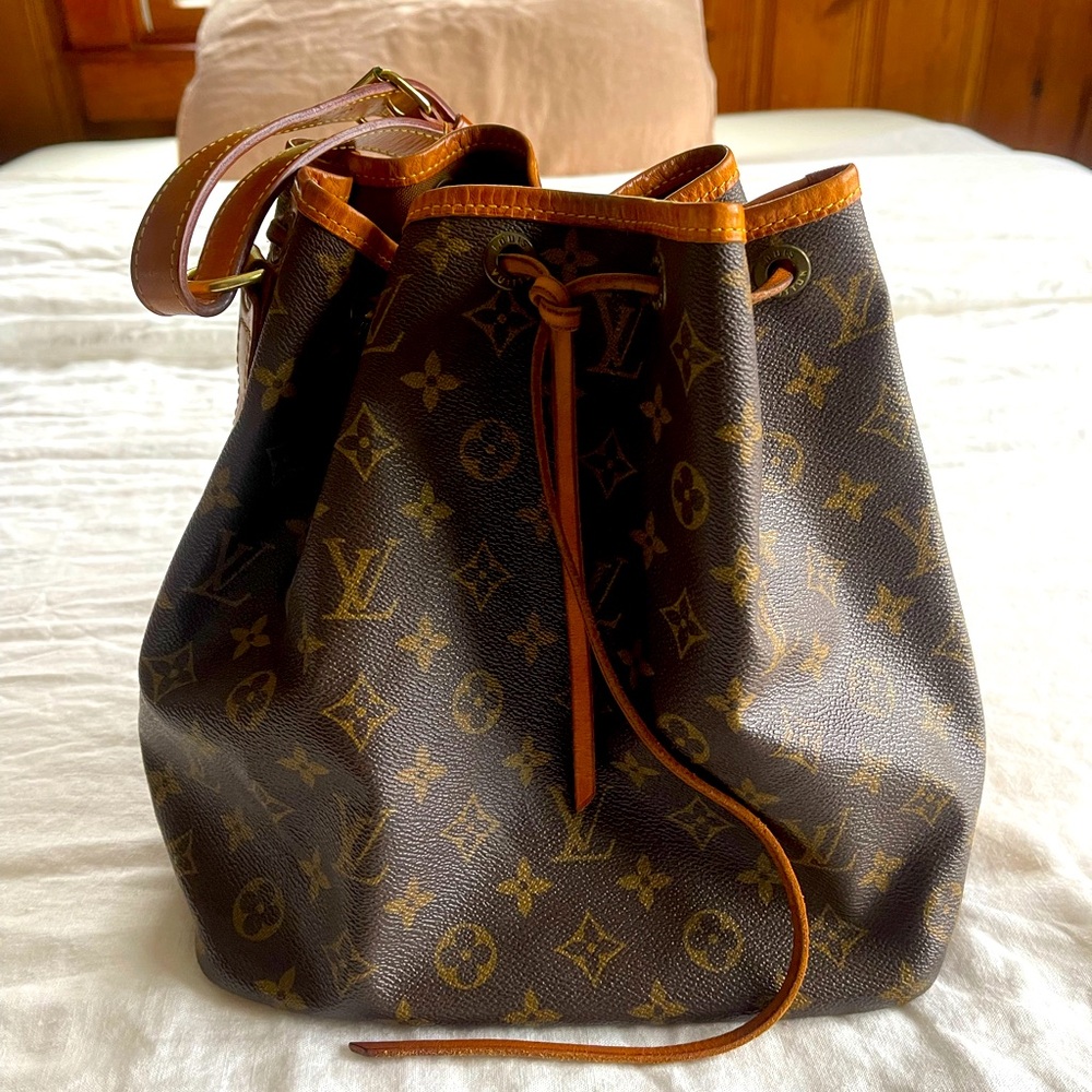 Authentic Louis Vuitton Noe bag